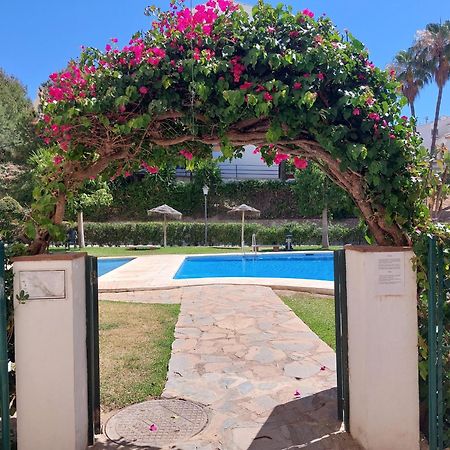 Estudio Con Piscina Y Parking, Playa A 4 Min A Pie, Tren A 2 Min Фуэнхирола Экстерьер фото