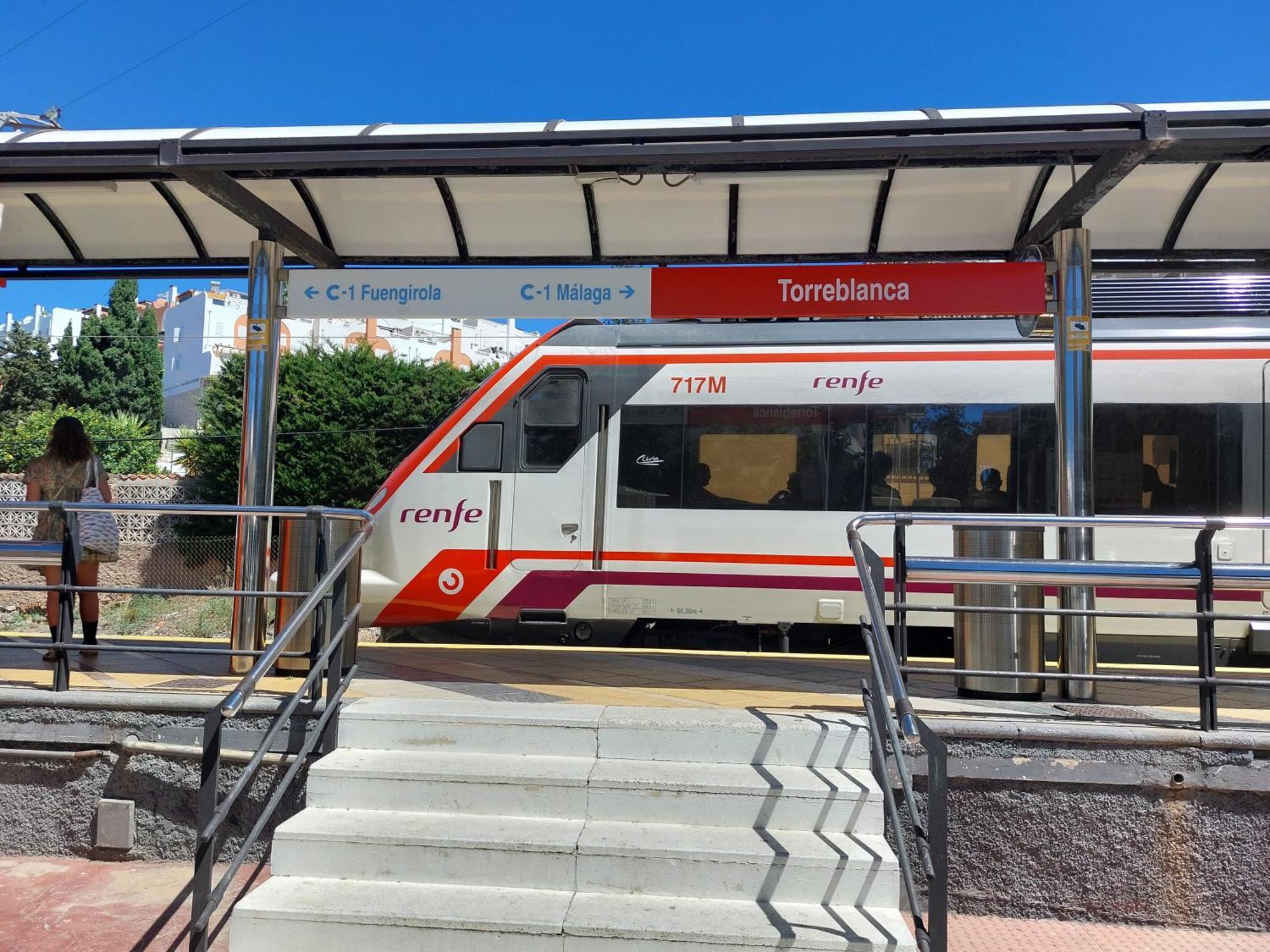 Estudio Con Piscina Y Parking, Playa A 4 Min A Pie, Tren A 2 Min Фуэнхирола Экстерьер фото