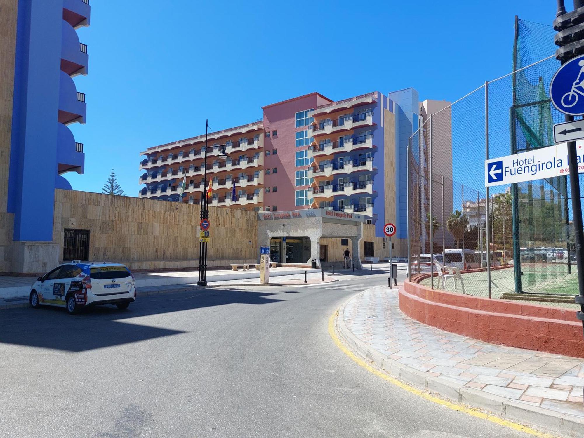 Estudio Con Piscina Y Parking, Playa A 4 Min A Pie, Tren A 2 Min Фуэнхирола Экстерьер фото