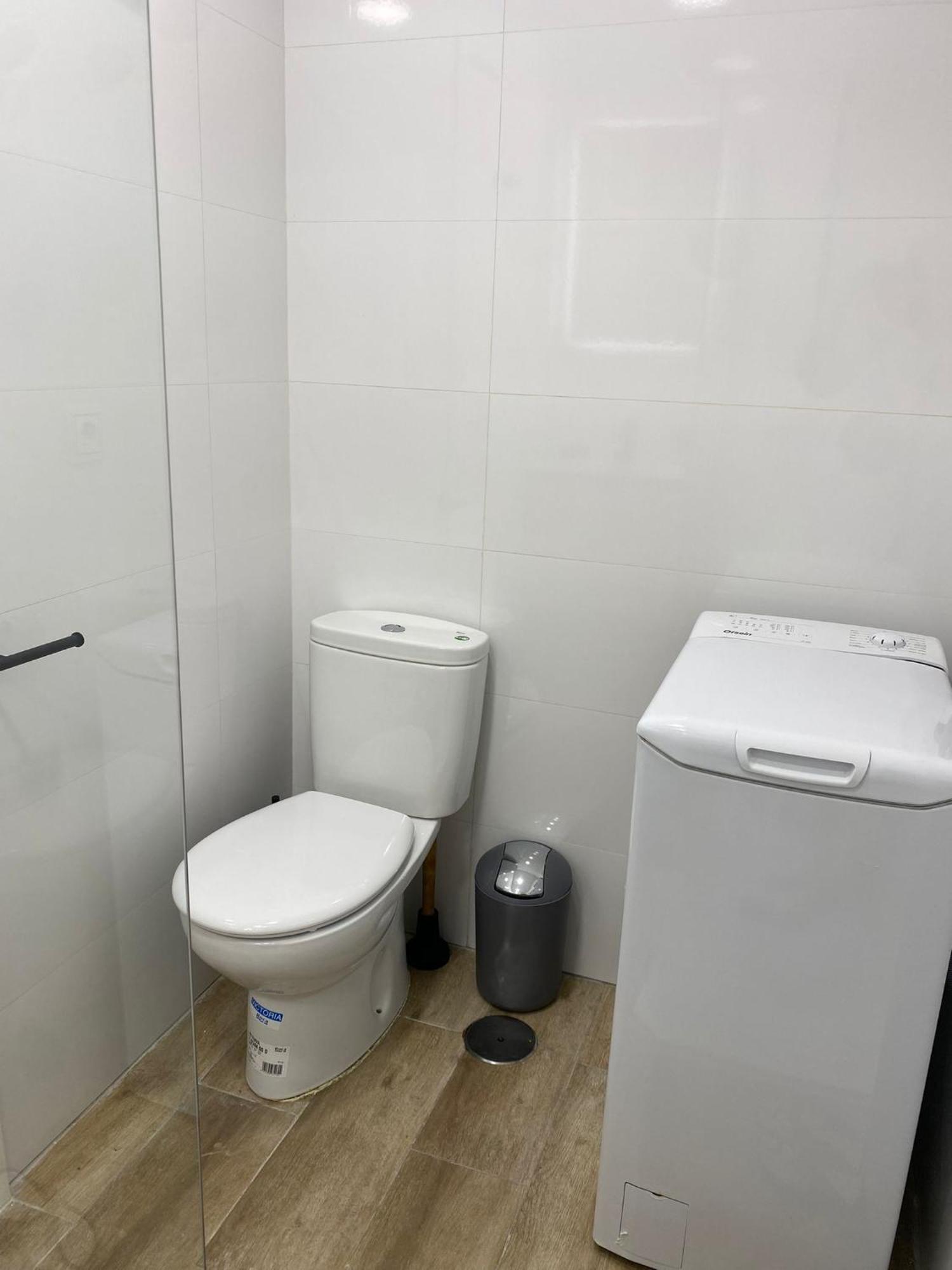 Estudio Con Piscina Y Parking, Playa A 4 Min A Pie, Tren A 2 Min Фуэнхирола Экстерьер фото