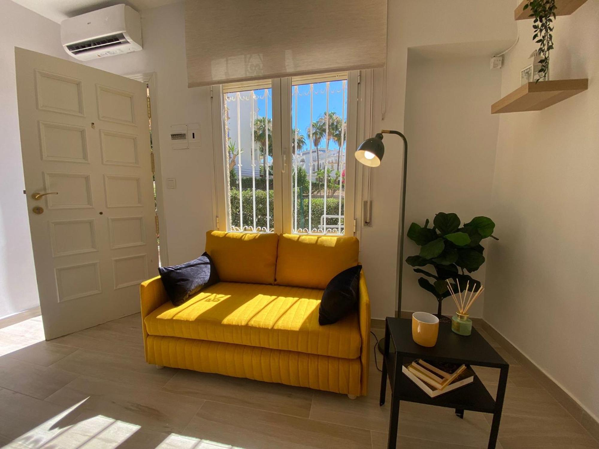 Estudio Con Piscina Y Parking, Playa A 4 Min A Pie, Tren A 2 Min Фуэнхирола Экстерьер фото