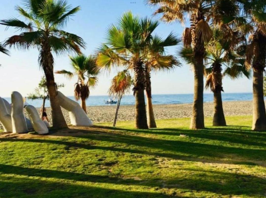 Estudio Con Piscina Y Parking, Playa A 4 Min A Pie, Tren A 2 Min Фуэнхирола Экстерьер фото